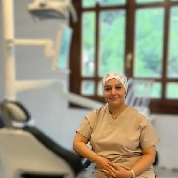 dr benahmed orthodontiste à la clinique smileHARMONY à Alger