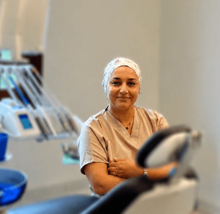 le Dr Benahmed orthodontiste à l clinique SmileHARMONY à Benaknoun