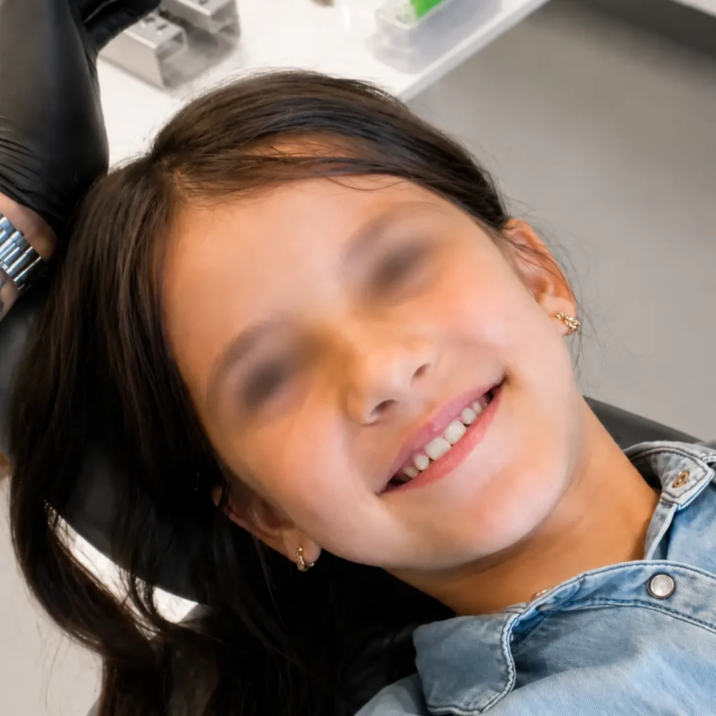 Quand consulter un orthodontiste pour son enfant : premier bilan vers 7 ans